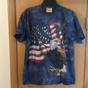 The Mountain Eagle American Flag Patriotic Tee T-Shirt Blue Size Medium